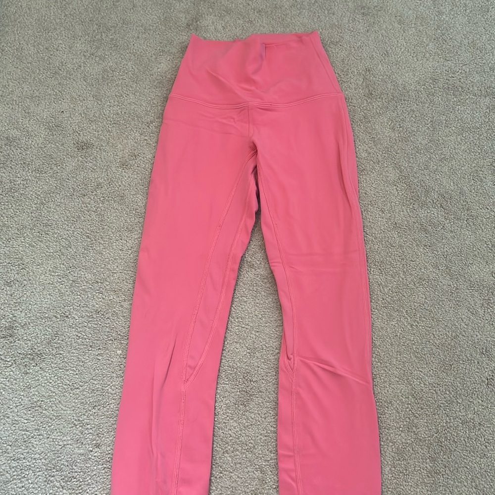 Bright pink cotton candy colored leggings from lulu lemon!